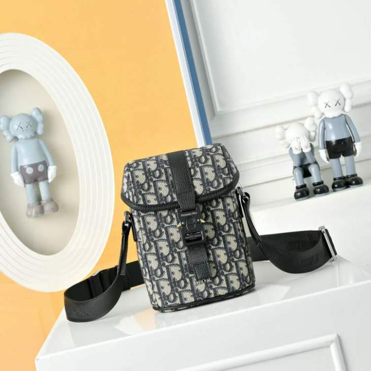 Picture of Dior Mens Bags _SKUfw239321057fw